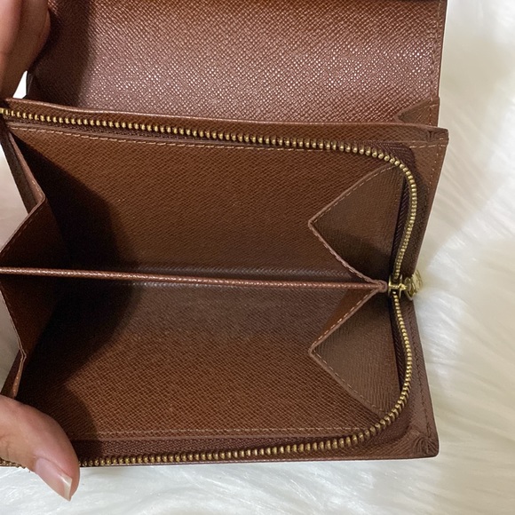 Authentic Pre Loved Louis Vuitton Wallet - Picture 7 of 14
